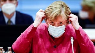 Меркел разкри тайното значение на тоалетите си 