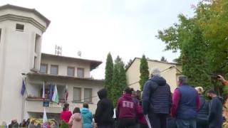 Най-голямото село в България на бунт срещу приближена на Петков и Василев от схемата "Насекомо" ВИДЕО