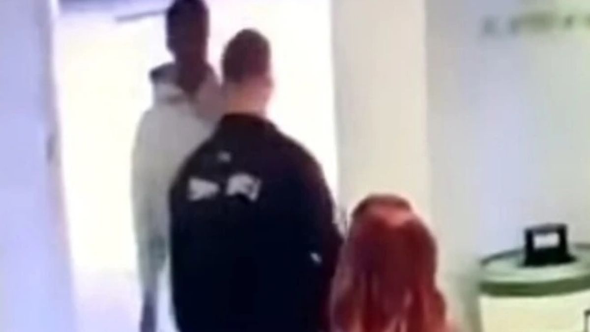Тъмнокож нападна охранител, възмездието бе мълниеносно ВИДЕО 18+
