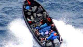 Морски пехотинци от руския флот спасиха кораб от атакуващи го пирати ВИДЕО