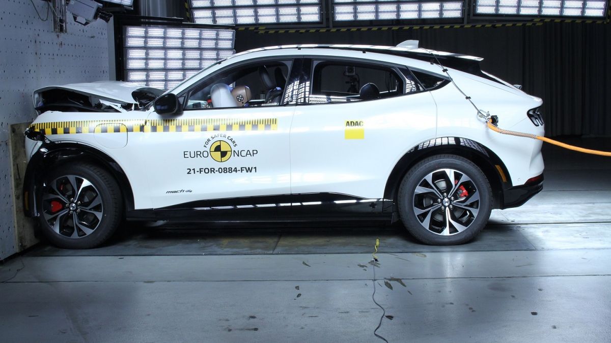 Двоен 5-звезден рейтинг за новия Ford Mustang Mach-E