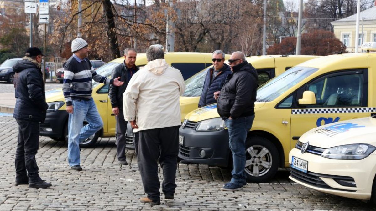 Карлос Контрера пред БЛИЦ: Таксиметровият бранш си вреди с протеста