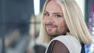 Джендърски извращения: Брадата жена рекламира шампоани, а момченце в рокля... ВИДЕО