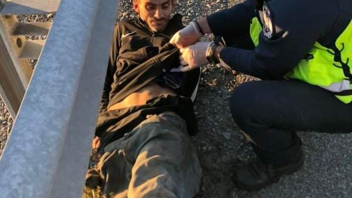 Полицаи спипаха пишман крадец да спи сладко в краден автомобил СНИМКИ 
