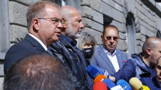 Чолаков озадачен от тази истерия на ПП и ДБ за...