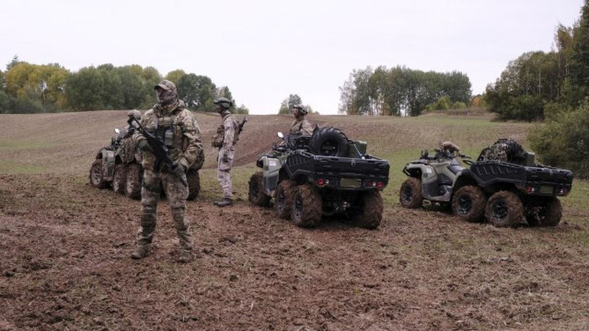 Беларус укрепва границата си с Украйна