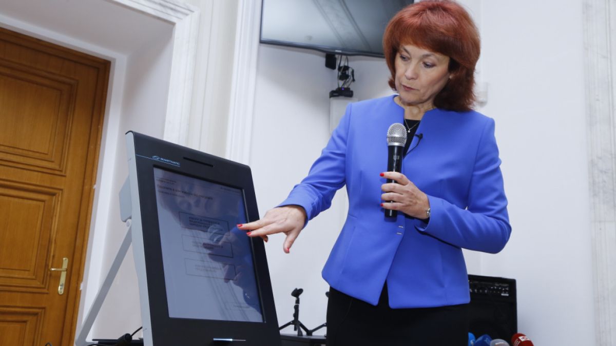 Росица Матева разкри защо британският посланик е бил на среща в ЦИК
