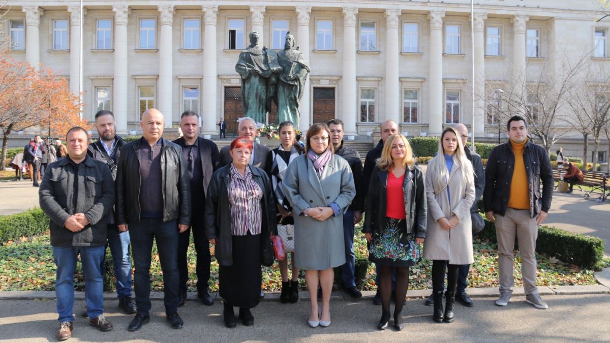 Нинова на 1 ноември: Просветеният народ може да решава и да определя сам съдбата си