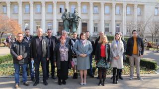 Нинова на 1 ноември: Просветеният народ може да решава и да определя сам съдбата си