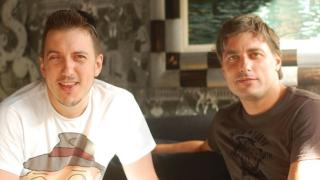 Не е за вярване какво ще прави братът на Владо Карамазов СНИМКА