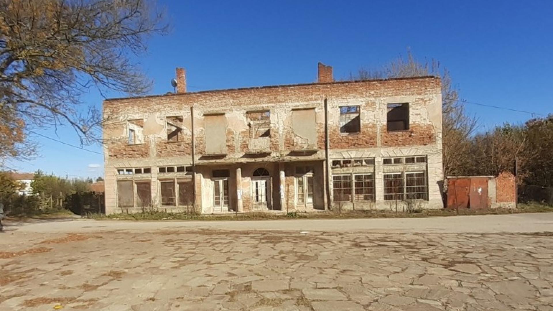 Христо Стоянов за Радев: Цинично е да каниш читалищни деятели, а в родното ти село... СНИМКА