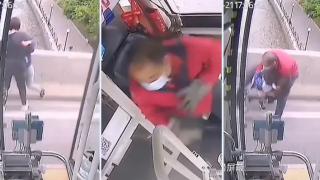 Шофьор на автобус спаси жена и дете, секунда преди да намерят смъртта си ВИДЕО