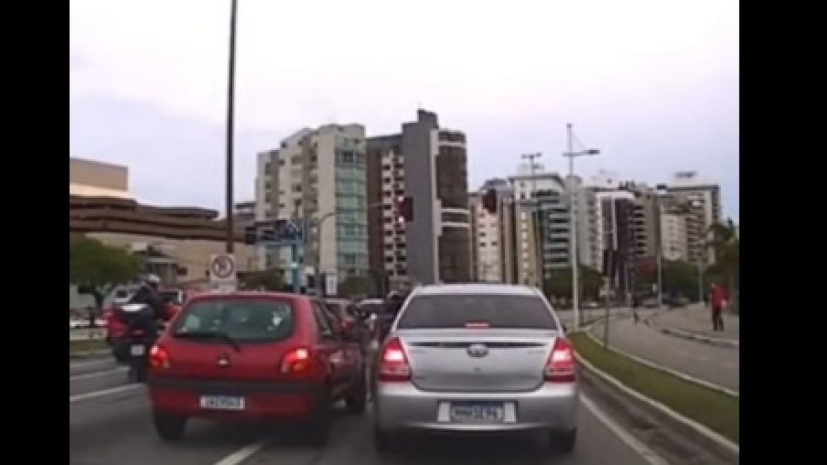 Такава свада между шофьори едва ли сте виждали ВИДЕО