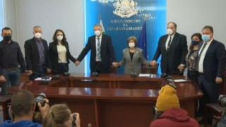 Мрежата изригна след К-19 хорото на Кацаров: Ша ви е*ем ма*ата, с рецепти на Ванга и Дънов пандемия не се лекува