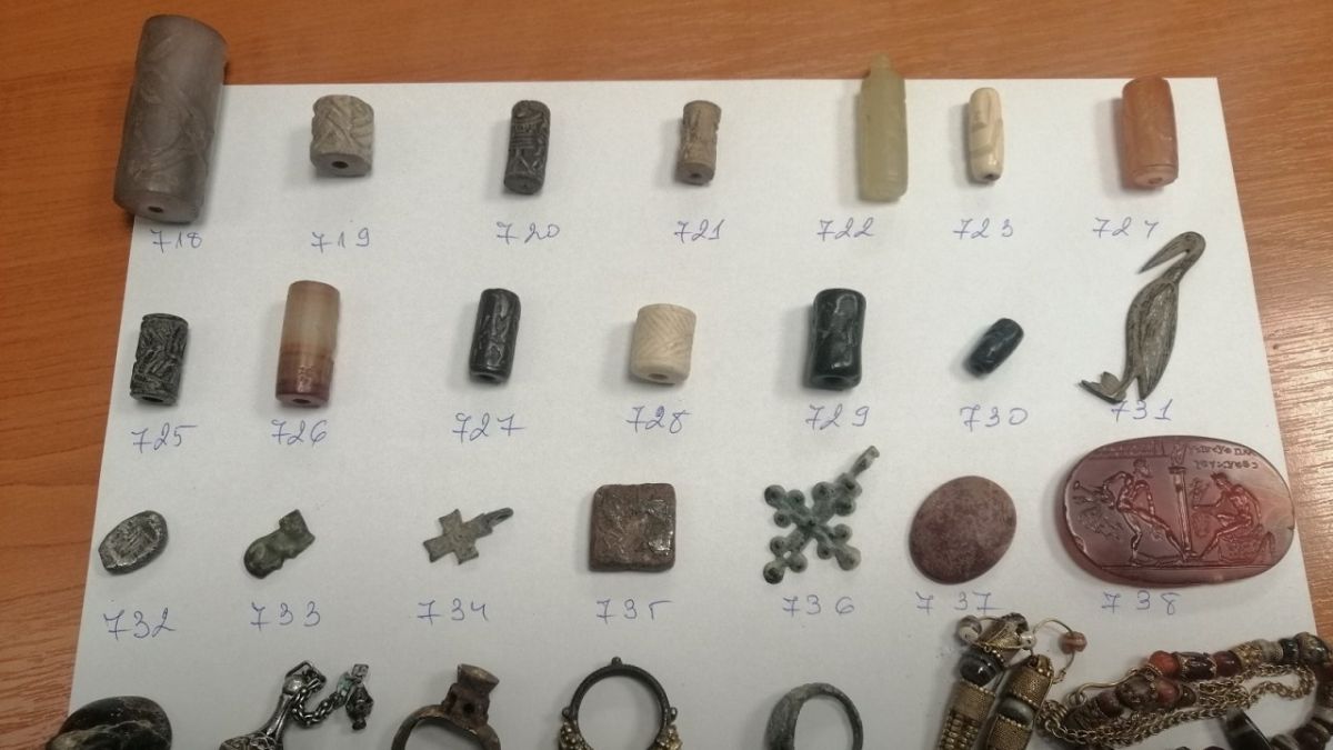 Акумулатор крие древно имане, наши митничари в шаш от находката СНИМКИ
