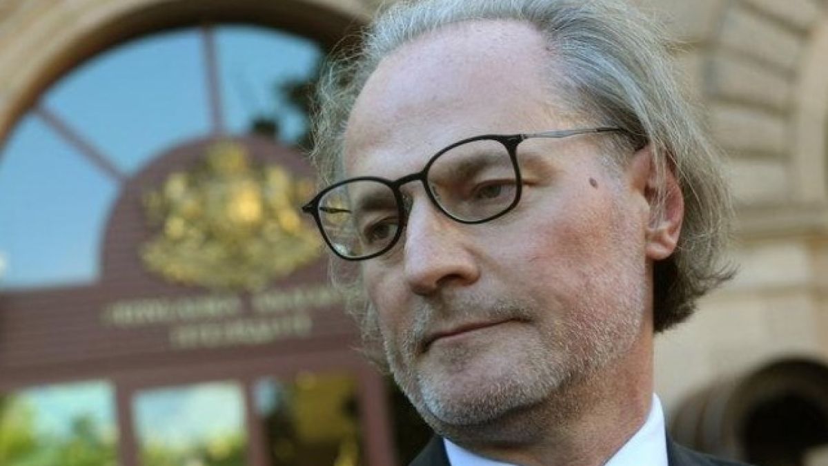 Скандал за пари разтърси ДБ заради Панов и Ивет Добромирова
