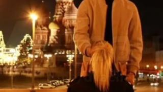 Порно звезда е в затвора заради разголен задник пред Кремъл СНИМКИ 18+