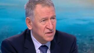 Екшън: Недоволни заградиха Кацаров на входа на bTV, а той заговори за...