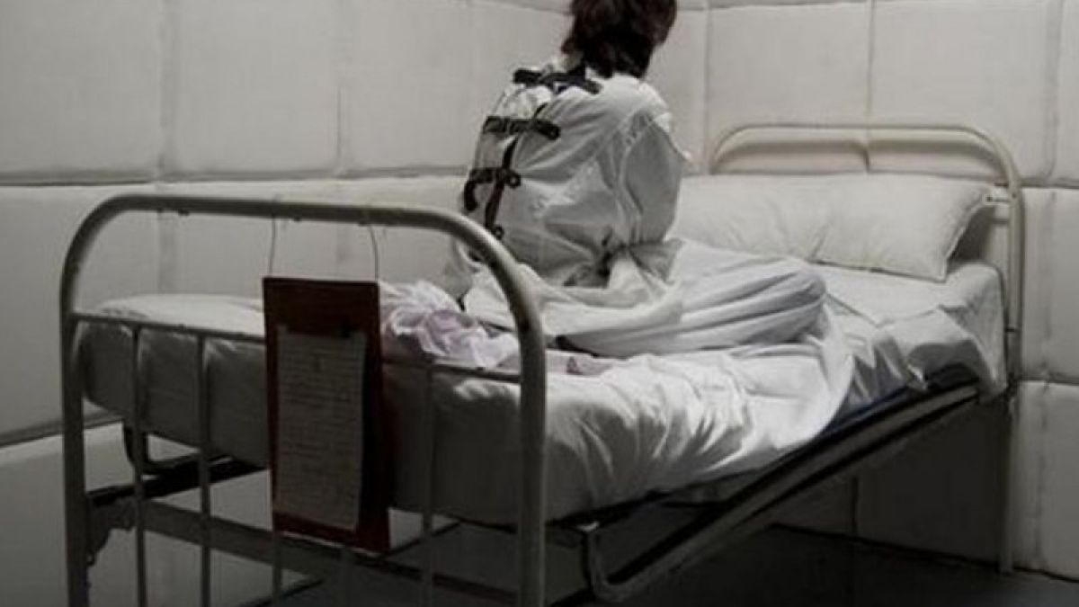 Евродоклад: Ритници, бой с пръчки и смрад на урина в психиатричните болници в България