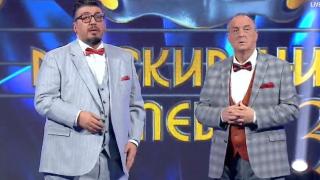 Водещите на „Маскираният певец“ се изгавриха жестоко с... СНИМКИ