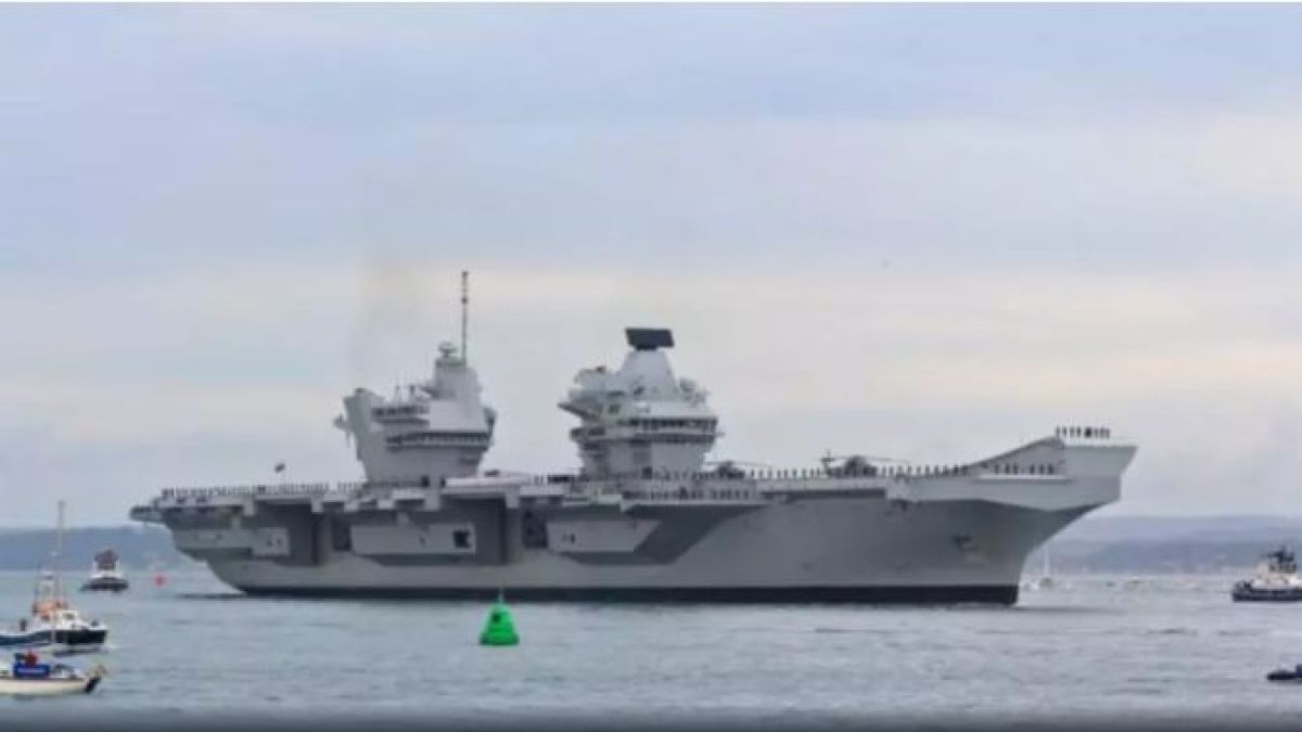 Times: Руски кораб-разузнавач дебне най-новия британски самолетоносач