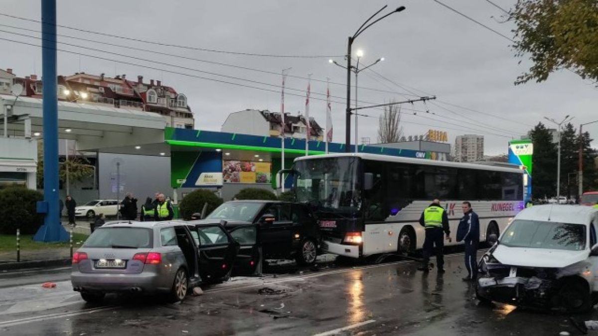 Първи подробности за екшъна с тузарското Ауди прегазило жена и над 20 коли в София ВИДЕО