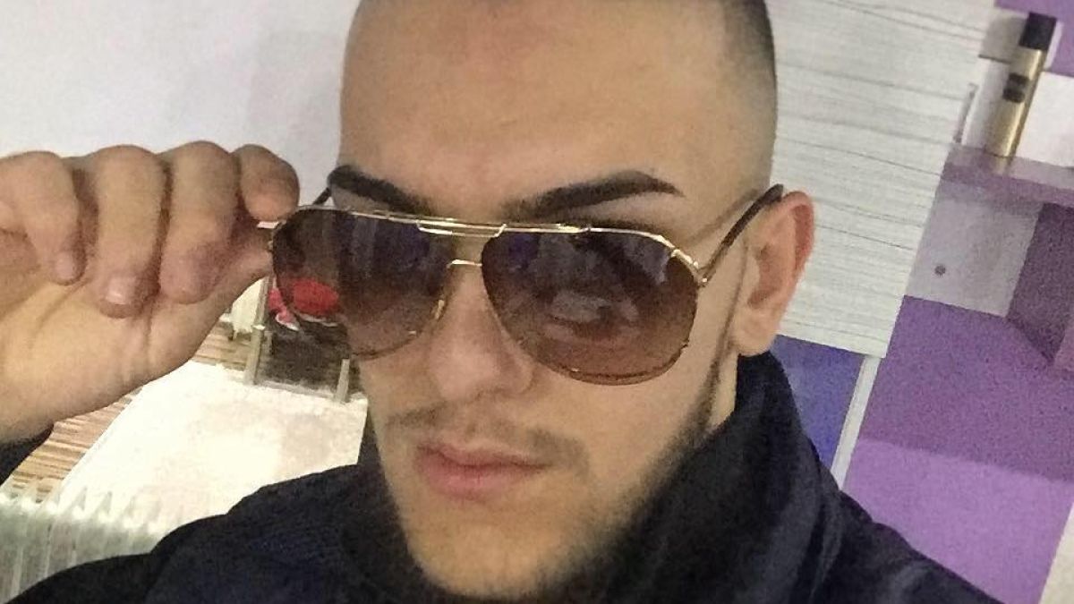 Пишлигарчето с Аудито, което потроши 20 коли в София, се фукало, че... СНИМКИ