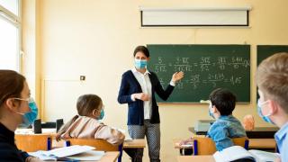Дават допълнителни пари на всеки учител, който...