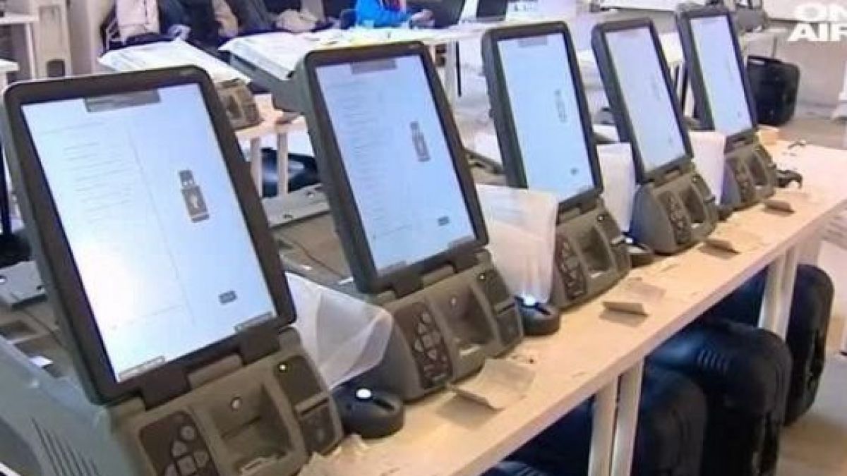Скандална мистерия около 199 машини за гласуване открити снощи в София, Рашков мълчи, ЦИК в шок! ВИДЕО