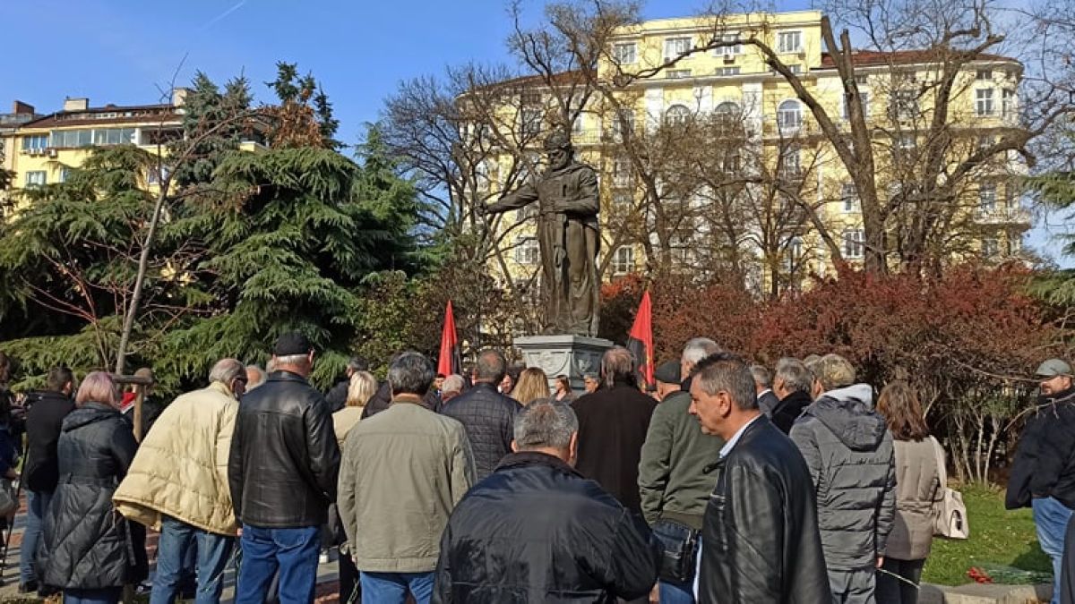 Красимир Каракачанов: Нека покажем, че не сме робско племе, което може да бъде лъгано и манипулирано
