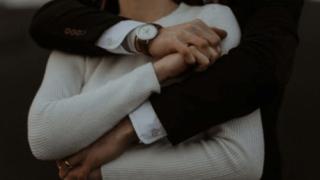 50-г търновка хлътна по млад любовник, а сега си скубе косите