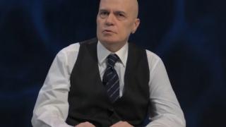Трифонов получи неудобен въпрос за "парите в плик" и избухна, а Каримански... 
