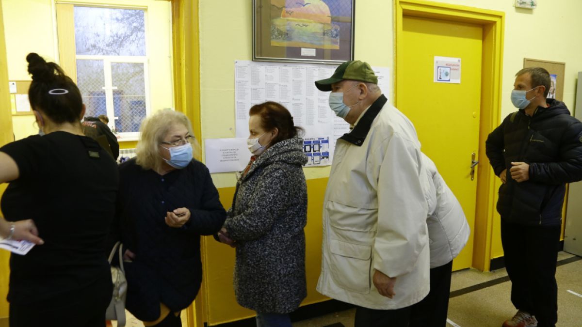 Все повече българи отиват към урните