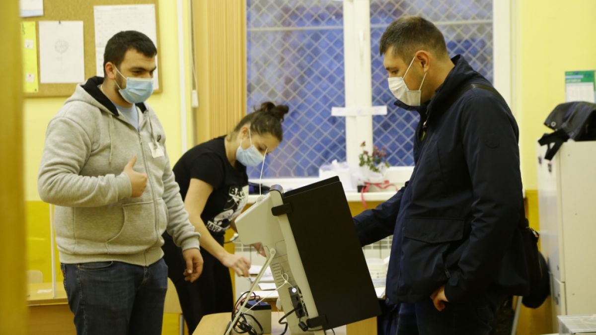 Първи счупени машини и нарушения на изборите