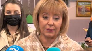 Манолова се появи с нова прическа на изборите 