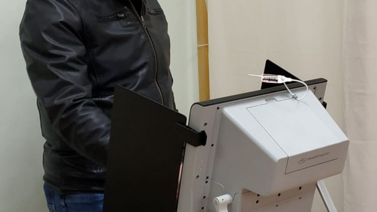 Томислав Дончев гласува за преодоляване на хаоса СНИМКИ