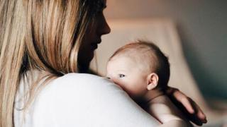 Майка роди чуждо бебе, а след 4 месеца взе най-тежкото решение и... 