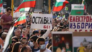 Политолог: Радев изчегърта единствено "полезните идиоти" от партиите на протеста