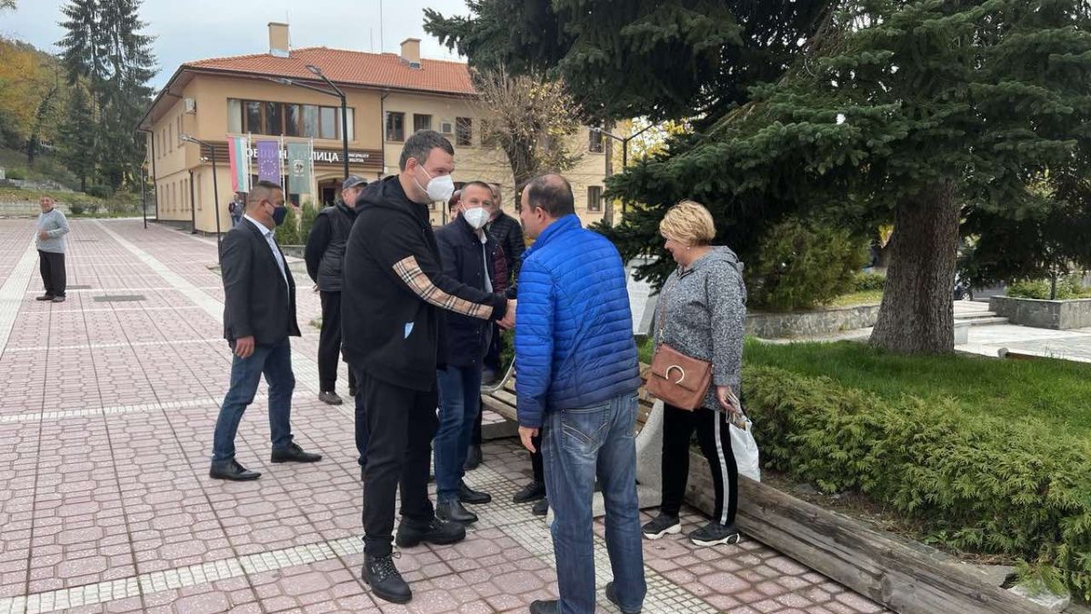 Числата категорични: Пеевски нанесе съкрушителен удар срещу Христо Иванов!