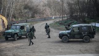 Какво се случва? Гърция "бронира" границата с България