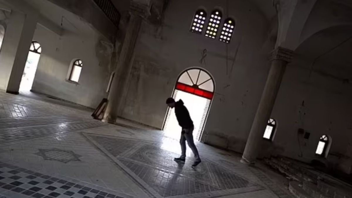 Нереално: Най-кривата църква се намира в Гърция – по-наклонена и от кулата в Пиза ВИДЕО
