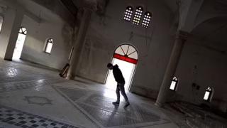 Нереално: Най-кривата църква се намира в Гърция – по-наклонена и от кулата в Пиза ВИДЕО