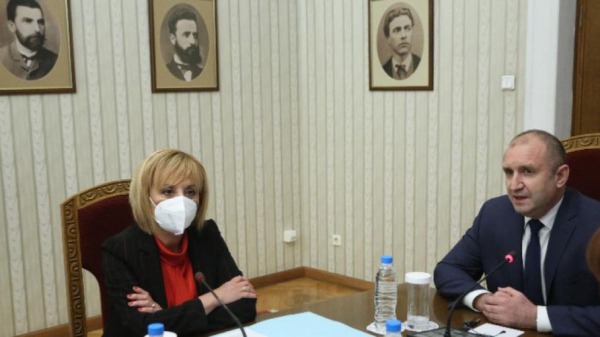 Посред нощ Манолова звъняла на Радев, а Плевнелиев каза защо