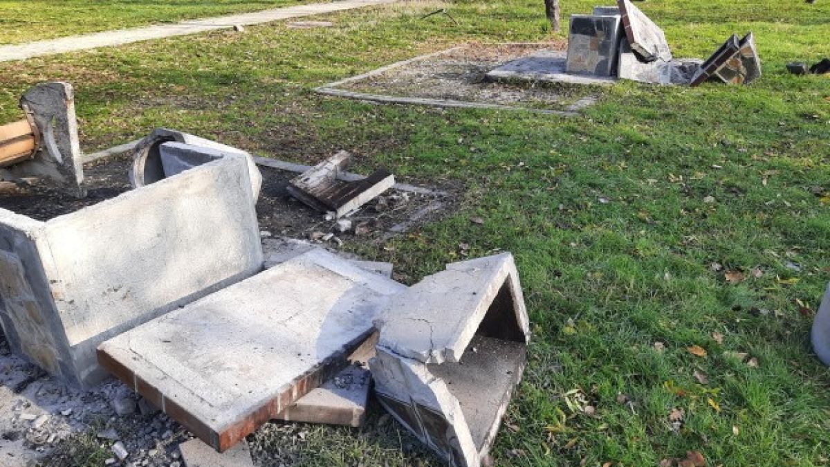 Вандали направиха немислимото в любим парк в Пловдив СНИМКИ