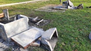 Вандали направиха немислимото в любим парк в Пловдив СНИМКИ