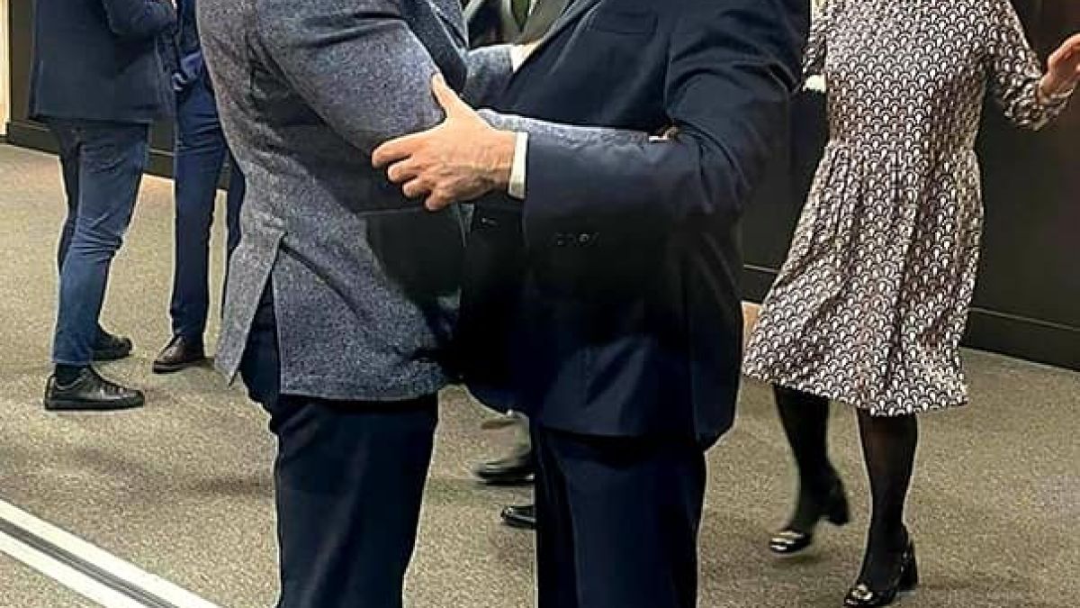 Това ли е индианското име на новия стар президент СНИМКИ