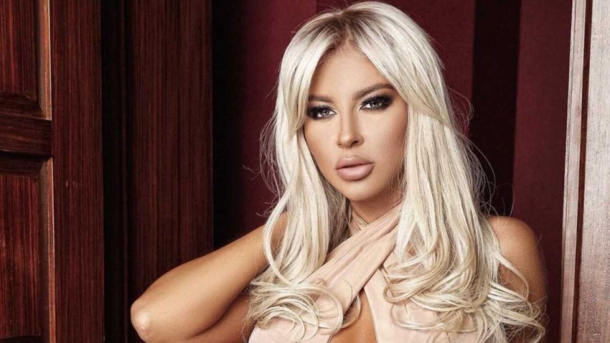 Андреа лъсна гола в секссайт, точи се за големи пари СНИМКИ 18+