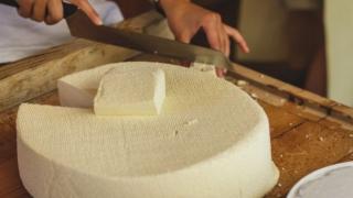 Любим продукт, който всички имаме в хладилника, поскъпна почти двойно