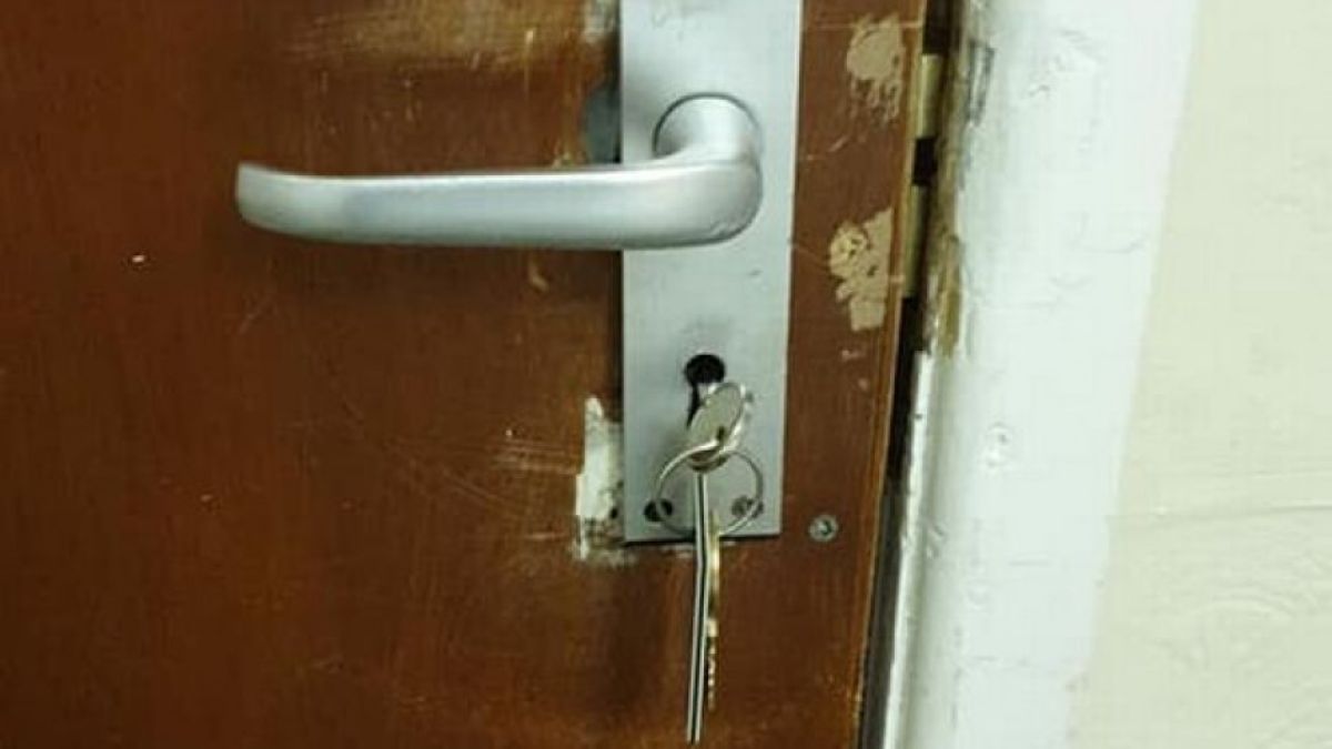 Гостенка на хотел остана ужасена от стаята на смъртта, в която я настаниха СНИМКИ