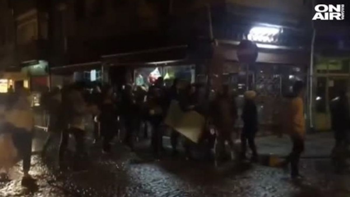 Турската лира се срина до 20-годишно дъно, избухнаха протести
